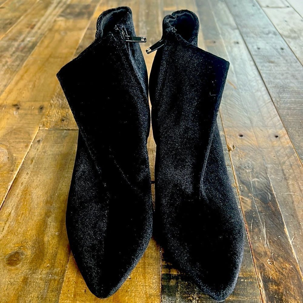 OLD NAVY BLACK SUEDE HEELS SIZE 8 zip up
